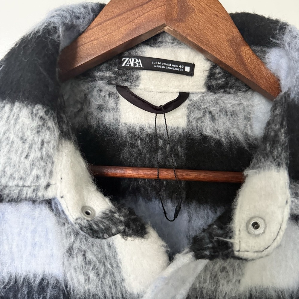 NWOT ZARA Plaid Fuzzy Shirt Jacket Oversized Blue Black White Button - Picture 2 of 7